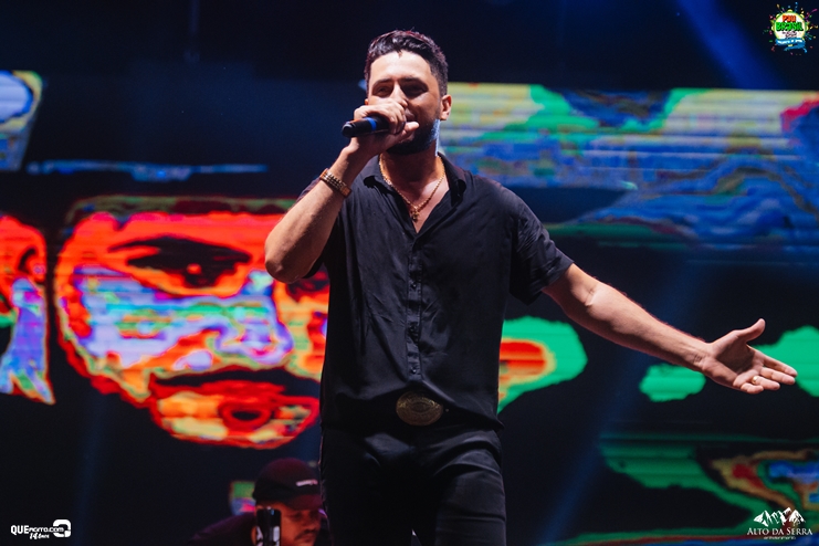 Heitor Costa lota praça pública na abertura do Pau Brasil Folia 2024 36