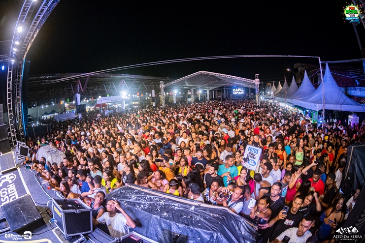 Heitor Costa lota praça pública na abertura do Pau Brasil Folia 2024 32