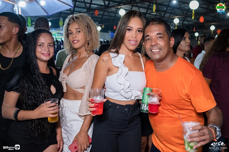 _DSC1819 Zezo, Trio da Huanna, Sinho Ferrary e Alinne Rosa agitam a 2ª do Pau Brasil Folia 2024 300