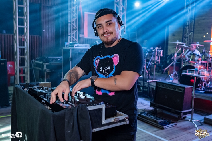 Foliões vão ao delírio com o mais novo hit do Papazoni, na segunda noite da Santa Festa 6