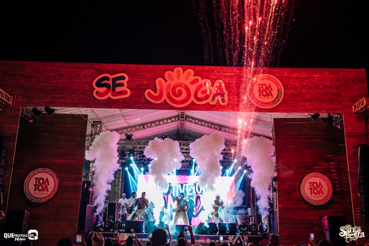 Foliões vão ao delírio com o mais novo hit do Papazoni, na segunda noite da Santa Festa 5