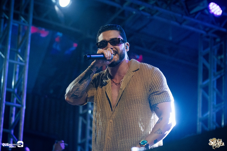 Foliões vão ao delírio com o mais novo hit do Papazoni, na segunda noite da Santa Festa 8