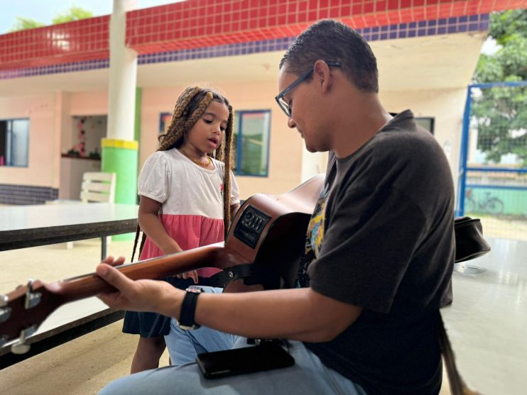 WhatsApp Image 2024-04-03 at 20.36.11 (1) Prefeitura de Eunápolis investe mais uma vez na educação e inaugura Sala Multifuncional na Creche Denísia Surani 16
