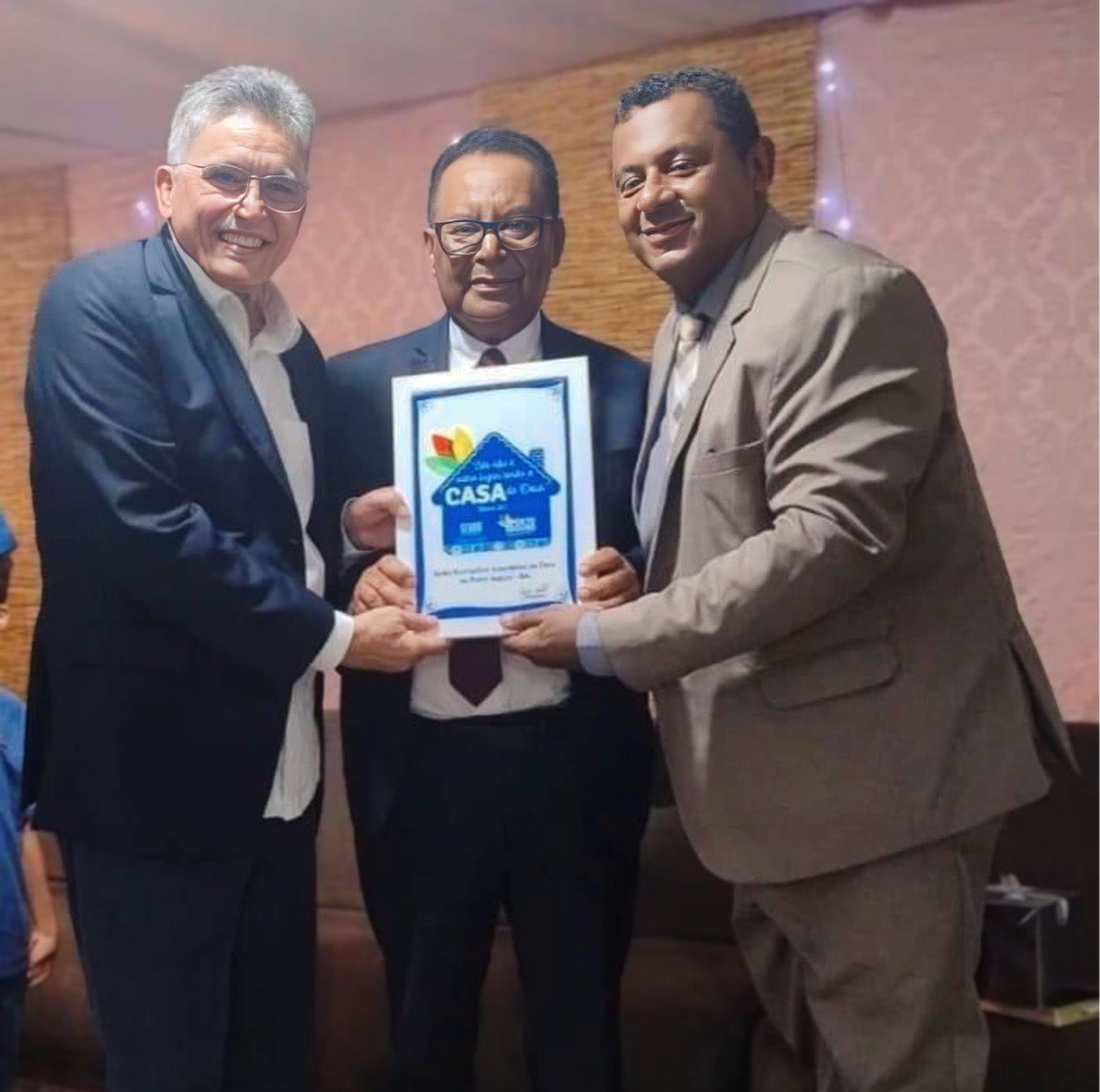 PREFEITO ENTREGA DOCUMENTOS LEGALIZADOS PARA A IGREJA ASSEMBLÉIA DE DEUS MISSÃO, EM PORTO SEGURO 5