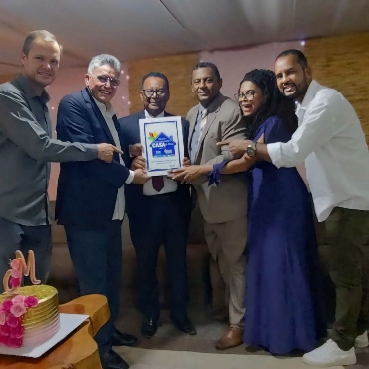 PREFEITO ENTREGA DOCUMENTOS LEGALIZADOS PARA A IGREJA ASSEMBLÉIA DE DEUS MISSÃO, EM PORTO SEGURO PREFEITO ENTREGA DOCUMENTOS LEGALIZADOS PARA A IGREJA ASSEMBLÉIA DE DEUS MISSÃO, EM PORTO SEGURO 4