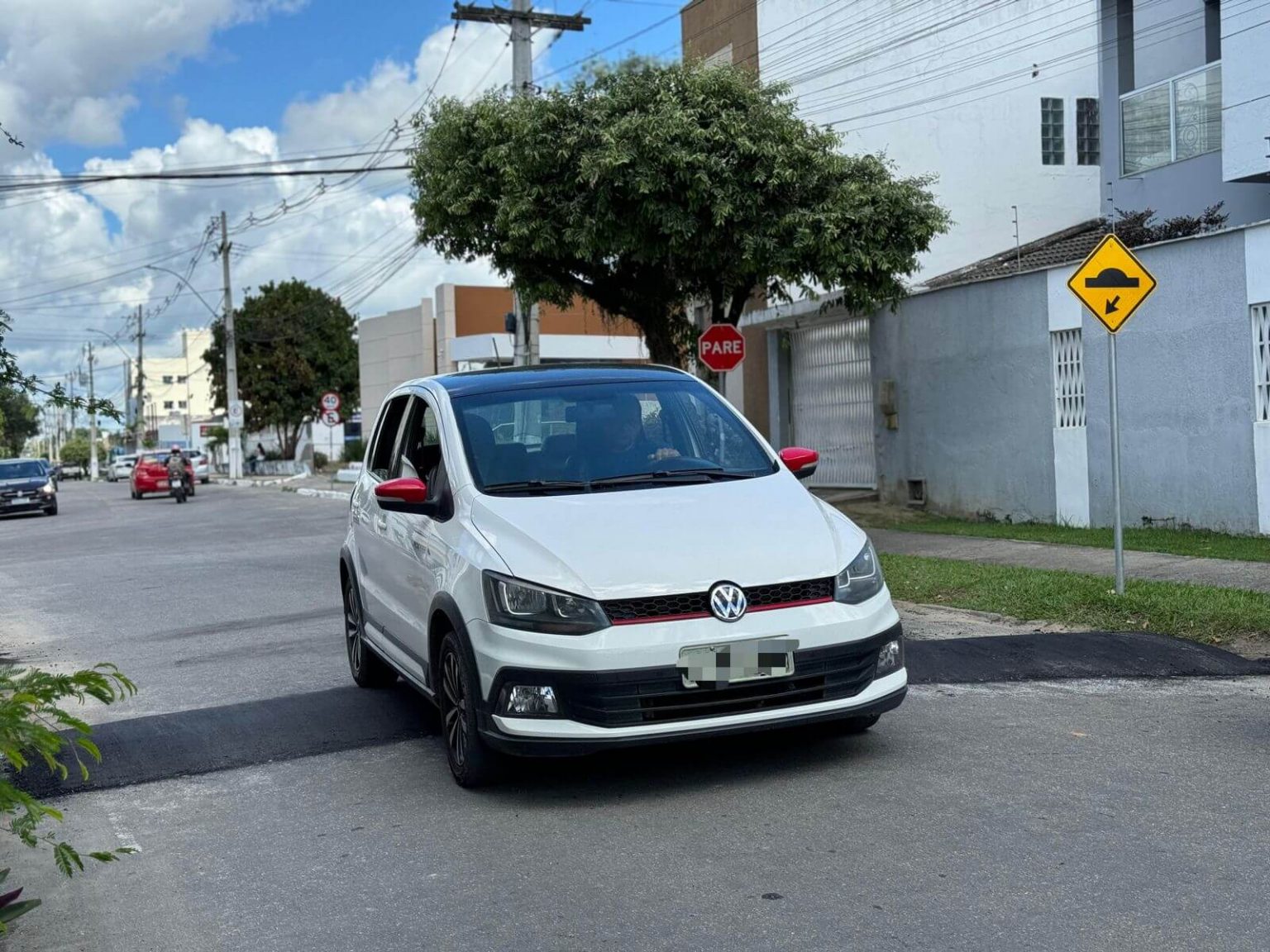 Prefeitura de Eunápolis alerta motoristas sobre novo quebra-molas na Rua Padre João Gualberto 7