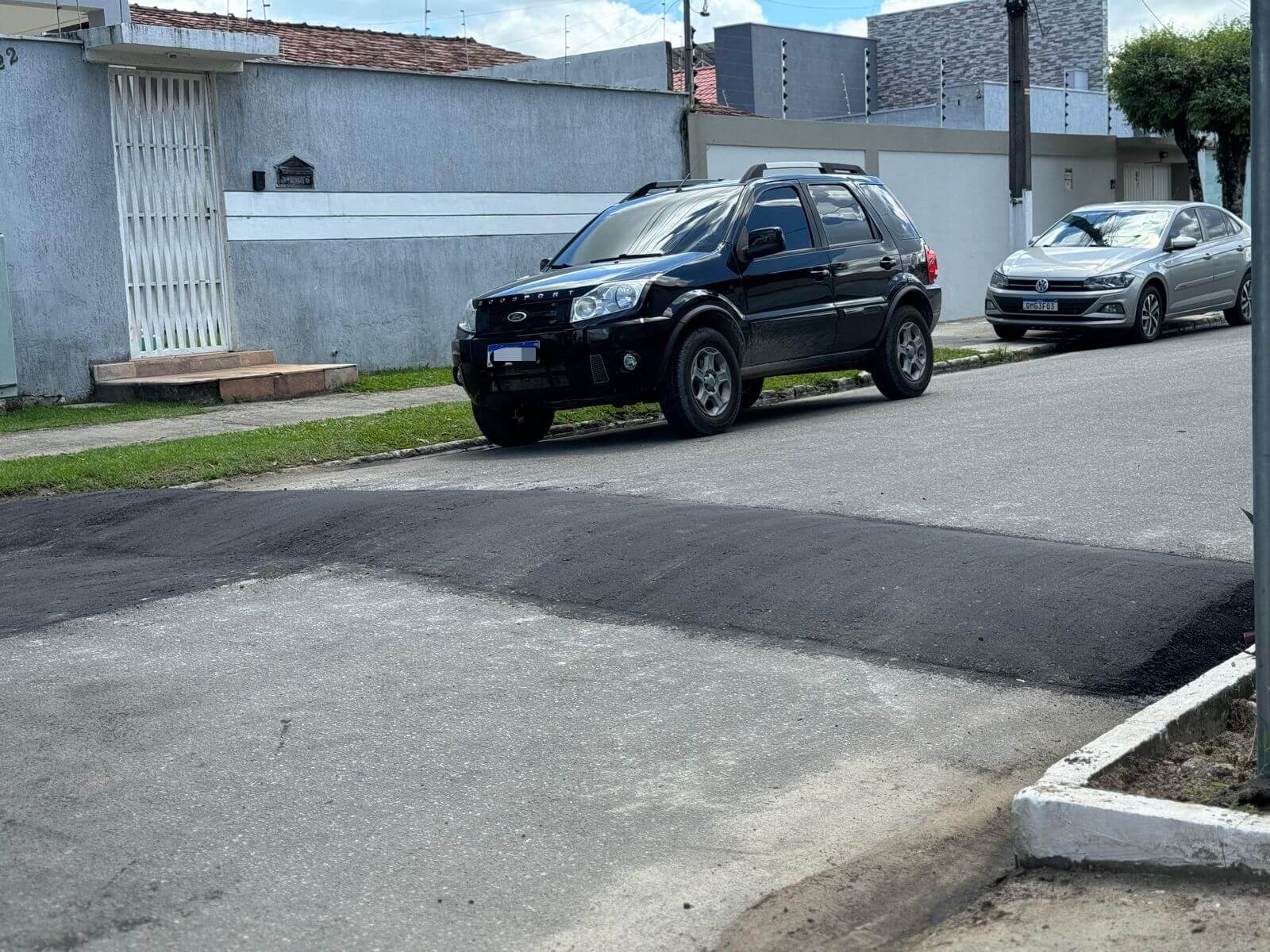 Prefeitura de Eunápolis alerta motoristas sobre novo quebra-molas na Rua Padre João Gualberto 31