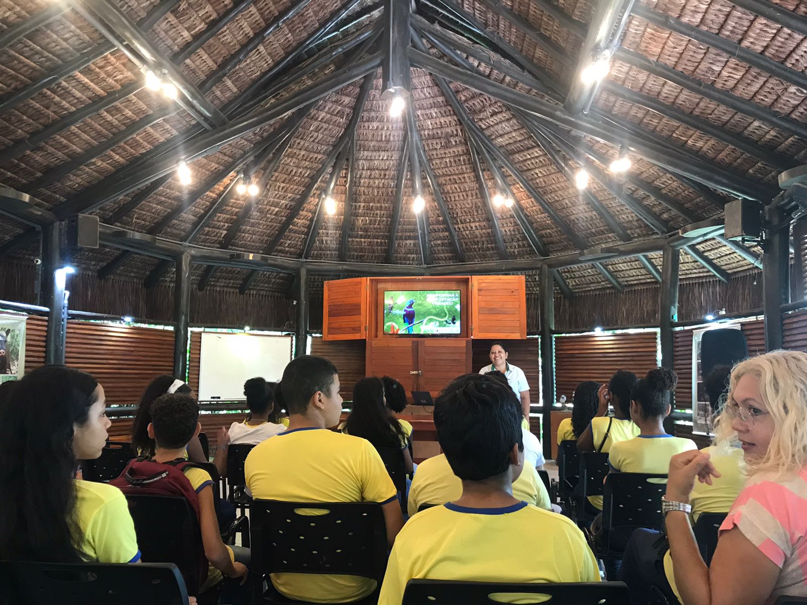 EDUCAÇÃO AMBIENTAL: Projeto Conhecer para Preservar leva estudantes da Escola Municipal Helena Rebocho à RPPN Veracel 4