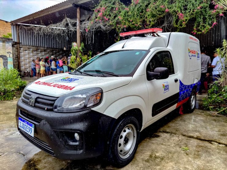 Prefeito Jânio Natal entrega nova ambulância e assina ordem de serviços para Agrovila 16