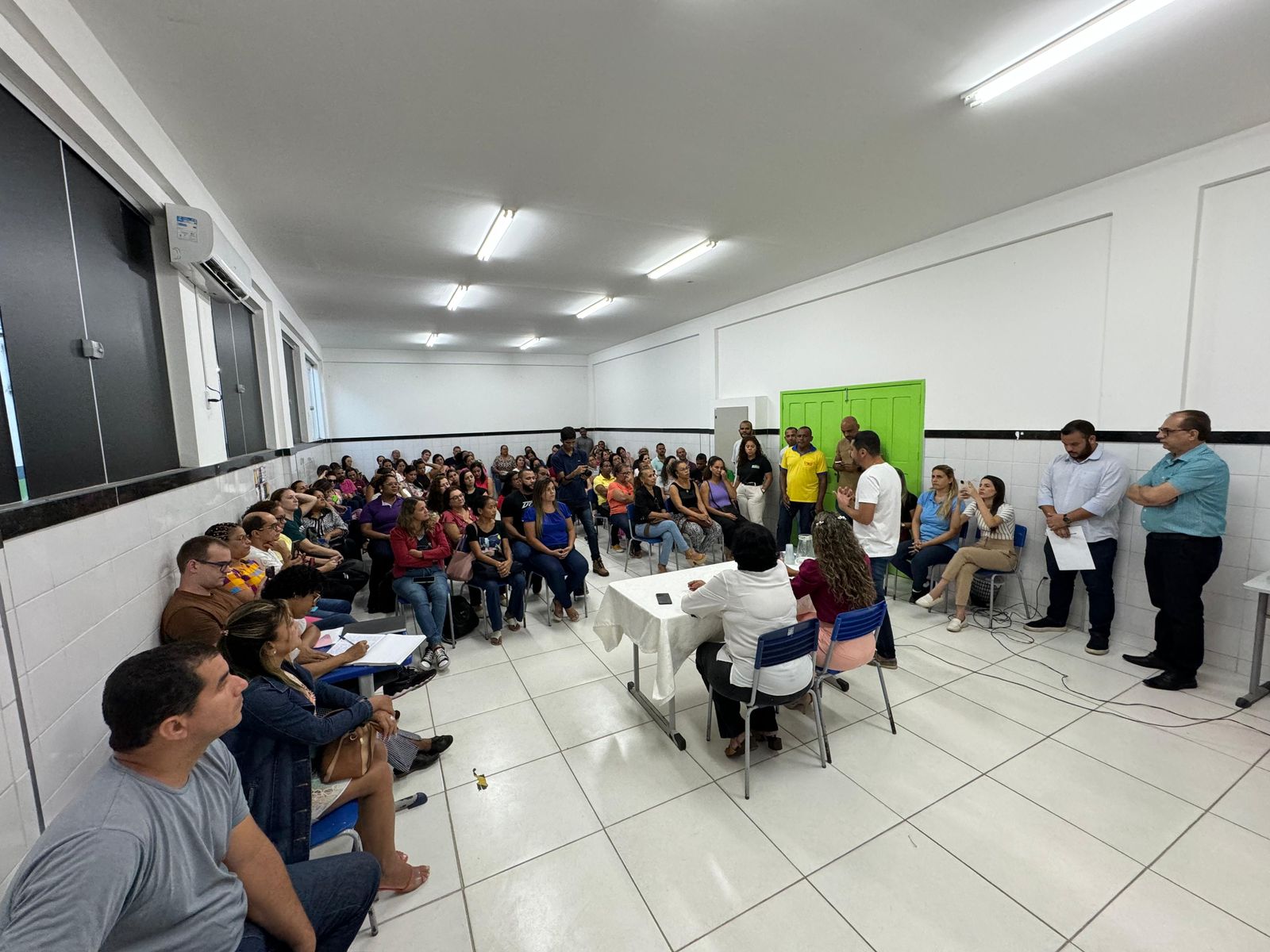 Prefeita Cordélia concede mais benefícios aos professores em Eunápolis 16