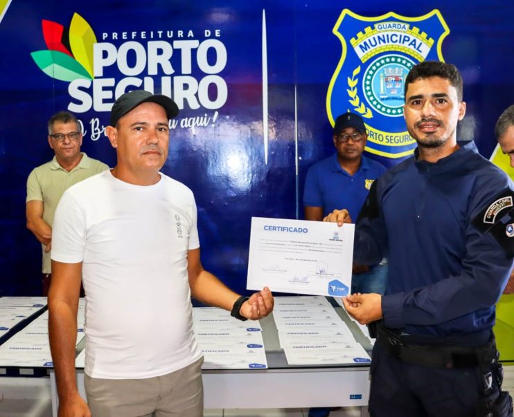 Guardas civis municipais se formam em curso de agente de trânsito para reforçar fiscalização na cidade 12