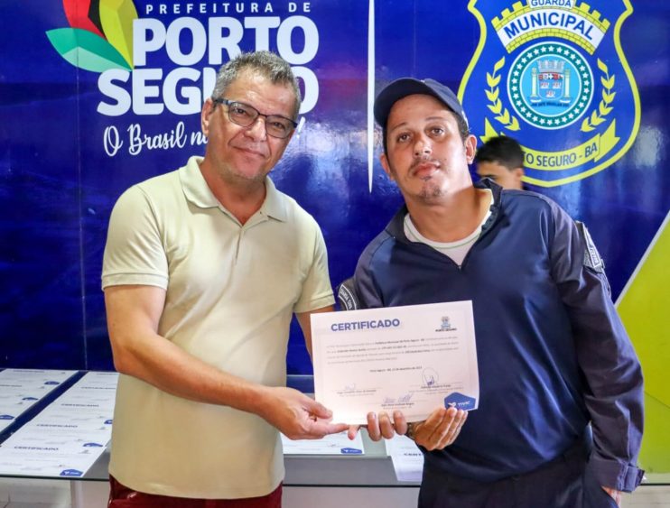 Guardas civis municipais se formam em curso de agente de trânsito para reforçar fiscalização na cidade 27