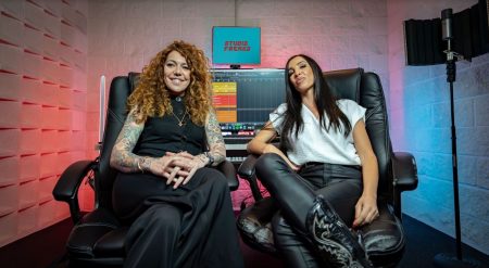 B Jones e Sofia Cristo entregam versão energética de “Everytime We Touch” 13