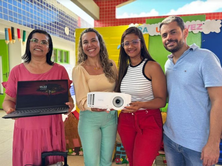 Cordélia faz entrega de LabMóvel em creches do município e destaca compromisso com a educação 12