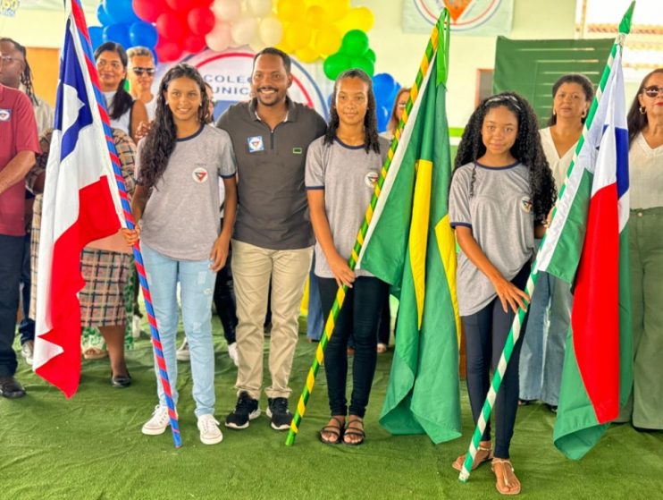 Mês de celebrações pelo aniversário de Itagimirim é aberto com reinauguração de quadra poliesportiva 11