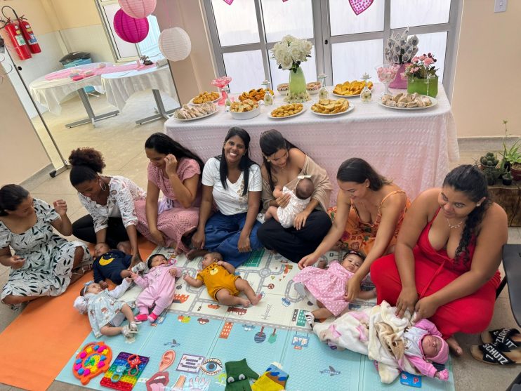 04bd773d-fbc4-4938-80e8-550972b73572 Prefeitura de Eunápolis realiza mais uma edição de projeto que acolhe e homenageia as mamães que tiveram seus bebês na Casa de Parto Lulu Parteira 17