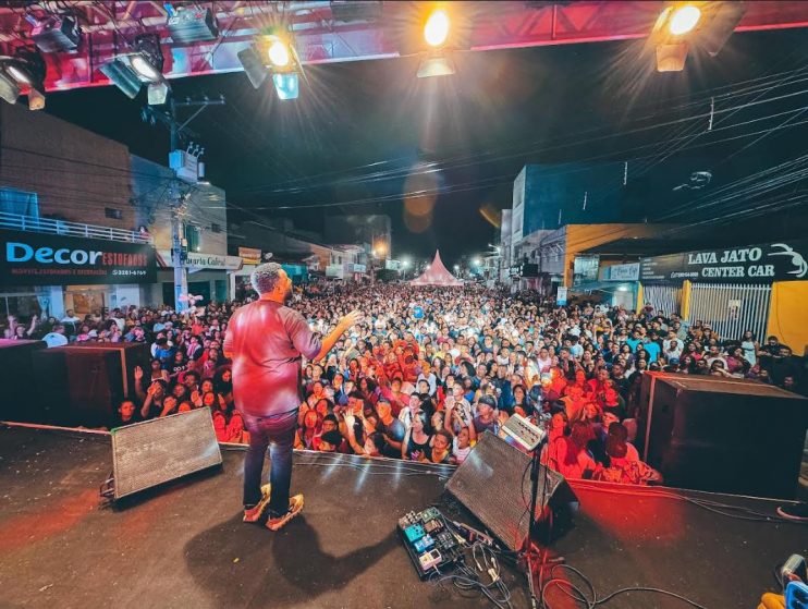 Prefeitura de Eunápolis promove show gospel na noite de abertura das comemorações do 36º aniversário da cidade 16