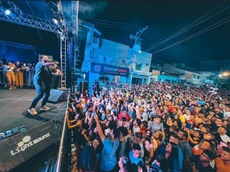Prefeitura de Eunápolis promove show gospel na noite de abertura das comemorações do 36º aniversário da cidade 13