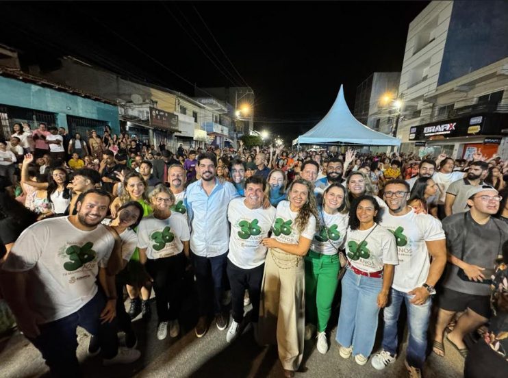 Prefeitura de Eunápolis promove show gospel na noite de abertura das comemorações do 36º aniversário da cidade 27