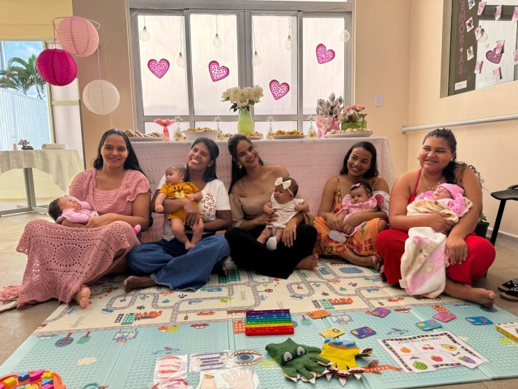 68cd66b7-d463-4ad0-b52d-65b5bd8fa309 Prefeitura de Eunápolis realiza mais uma edição de projeto que acolhe e homenageia as mamães que tiveram seus bebês na Casa de Parto Lulu Parteira 14