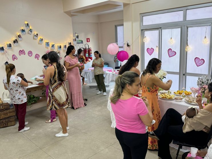 88a8a053-9010-4b72-bee3-4a6ece3fcf5d Prefeitura de Eunápolis realiza mais uma edição de projeto que acolhe e homenageia as mamães que tiveram seus bebês na Casa de Parto Lulu Parteira 13