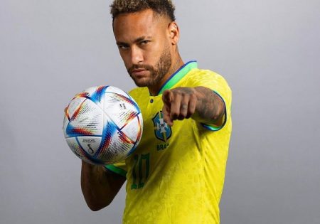 Neymar vai leiloar chuteira banhada a ouro em evento beneficente 7