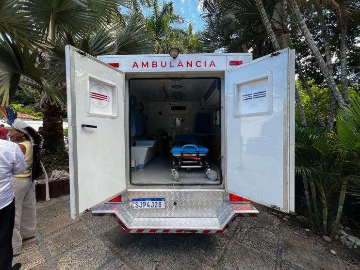 NOVA AMBULÂNCIA 4x4 É ENTREGUE PARA CARAÍVA E ADJACÊNCIAS 10