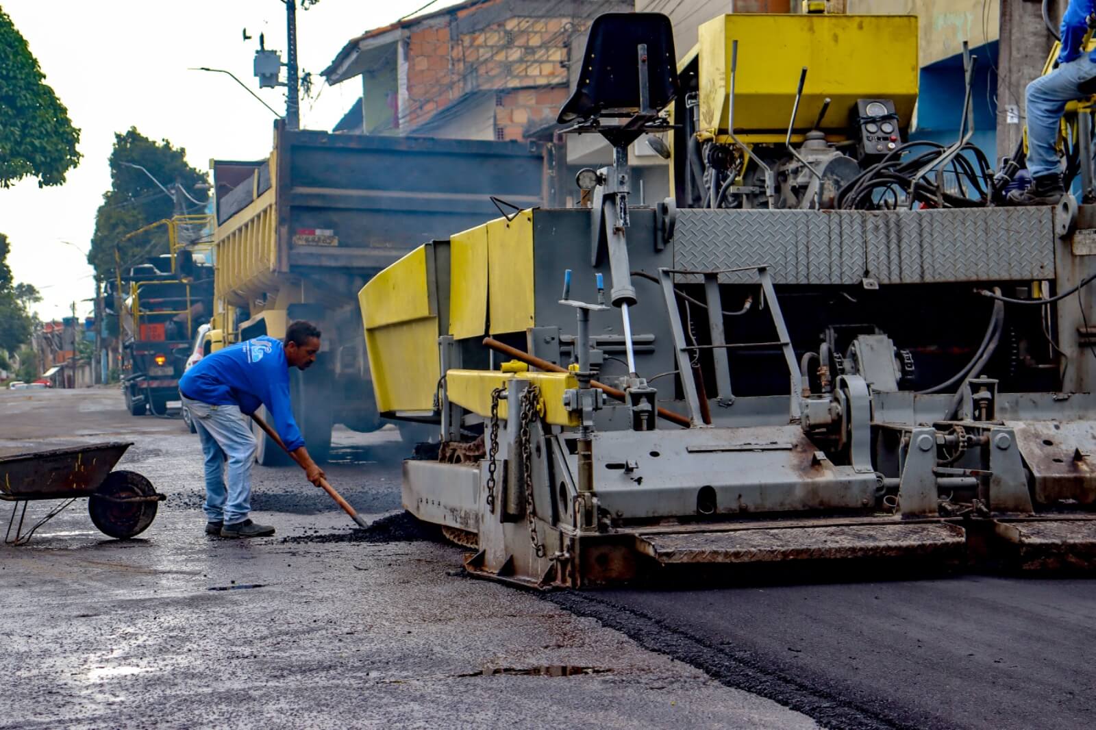 Melhorias na mobilidade urbana: recapeamento asfáltico do acesso à UPA Frei Calixto 5