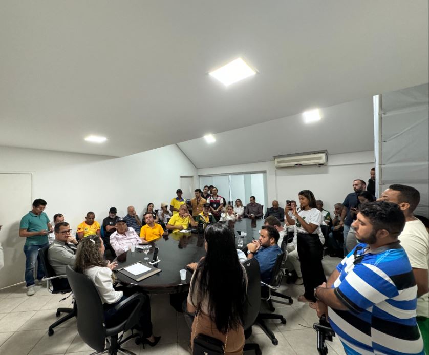 Prefeita reúne imprensa e diz que Eunápolis não tem condições de realizar o Pedrão 5