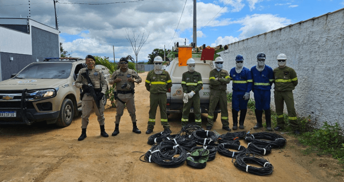 Neoenergia Coelba remove 30 ligações clandestinas em Serrolândia Neoenergia Coelba remove 30 ligações clandestinas em Serrolândia 4