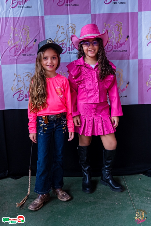 _DSC0830 Centenas de amazonas abrilhantaram as ruas de Frei Gaspar, durante a 4ª Cavalgada do Batom 823