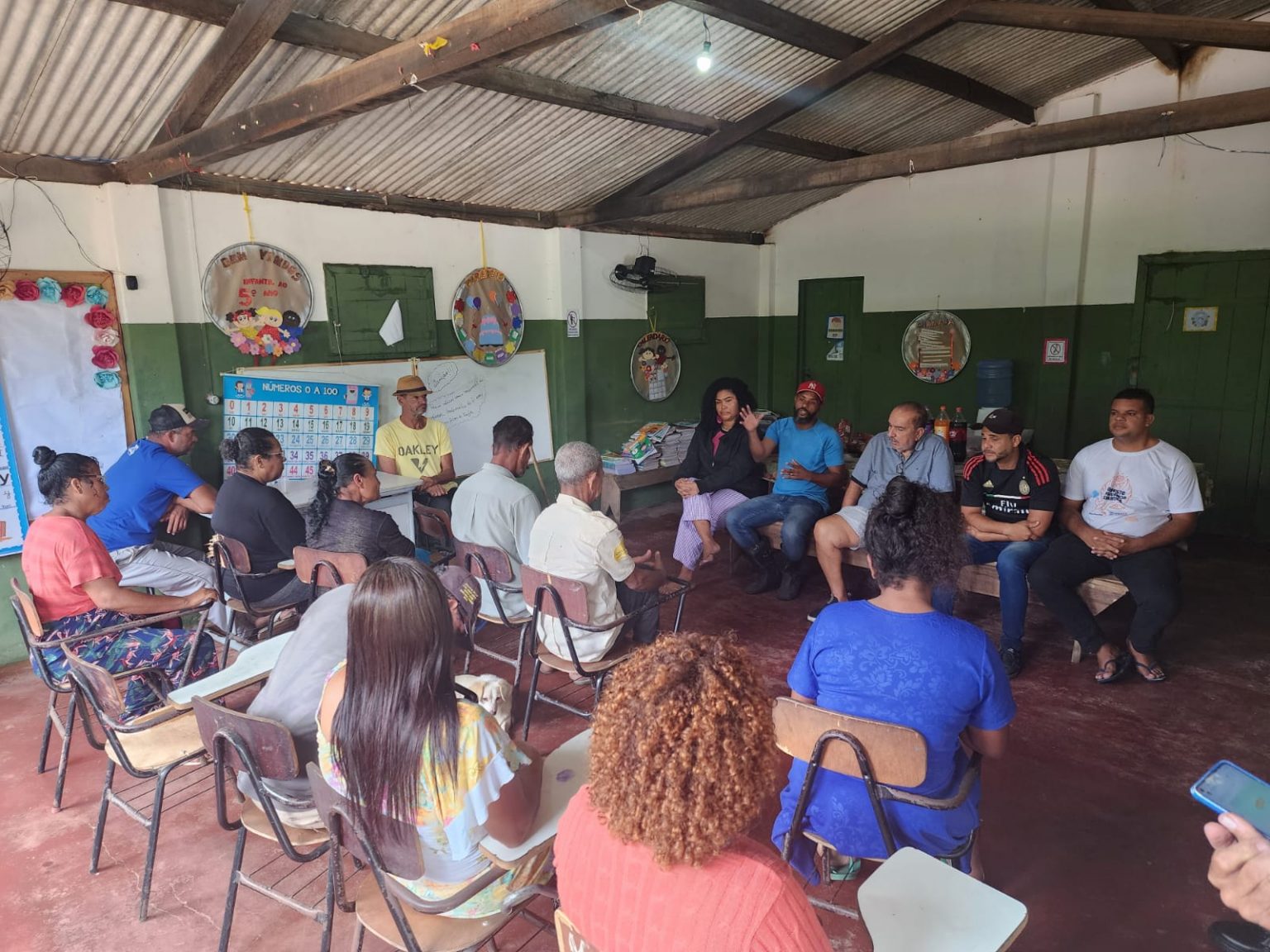 Iêdo Elias mantém agenda de pré-campanha mesmo sob fortes chuvas e visita comunidade da Unidos em Cristo 6