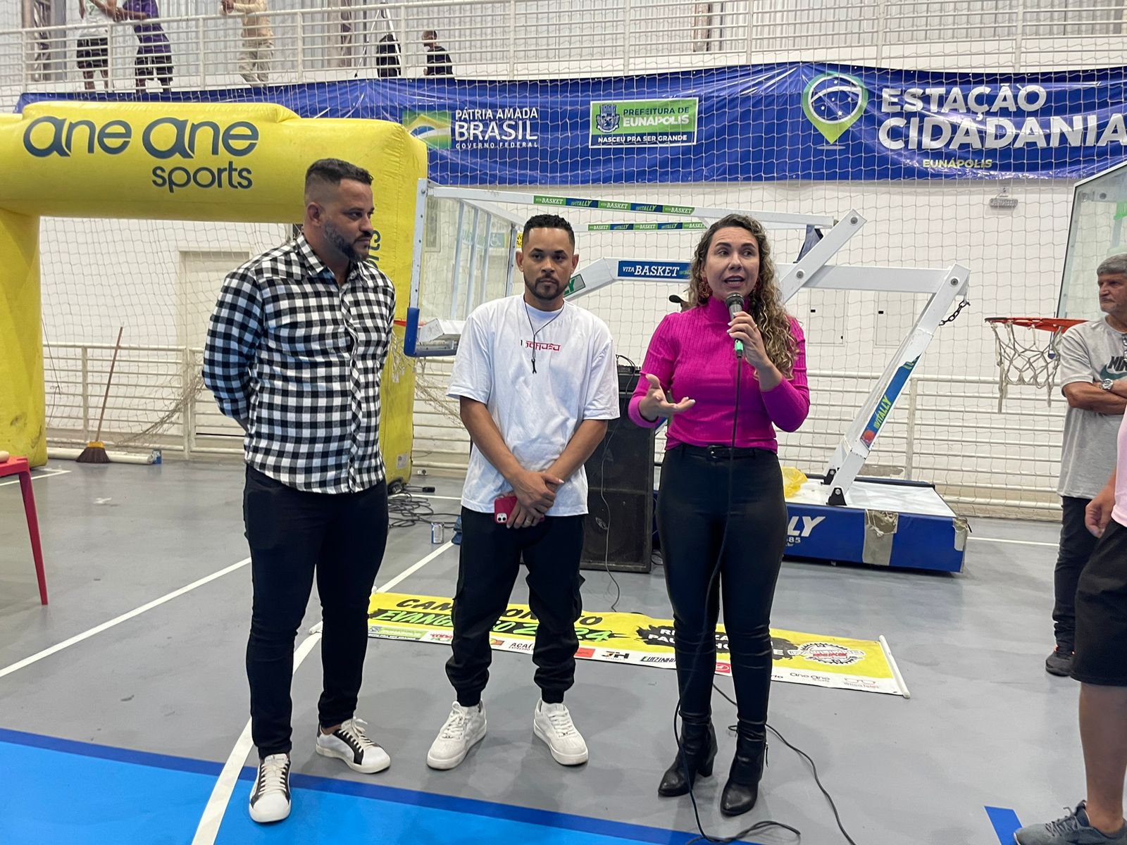 Prefeita Cordélia apoia Campeonato Evangélico de Futsal na Estação Cidadania 6