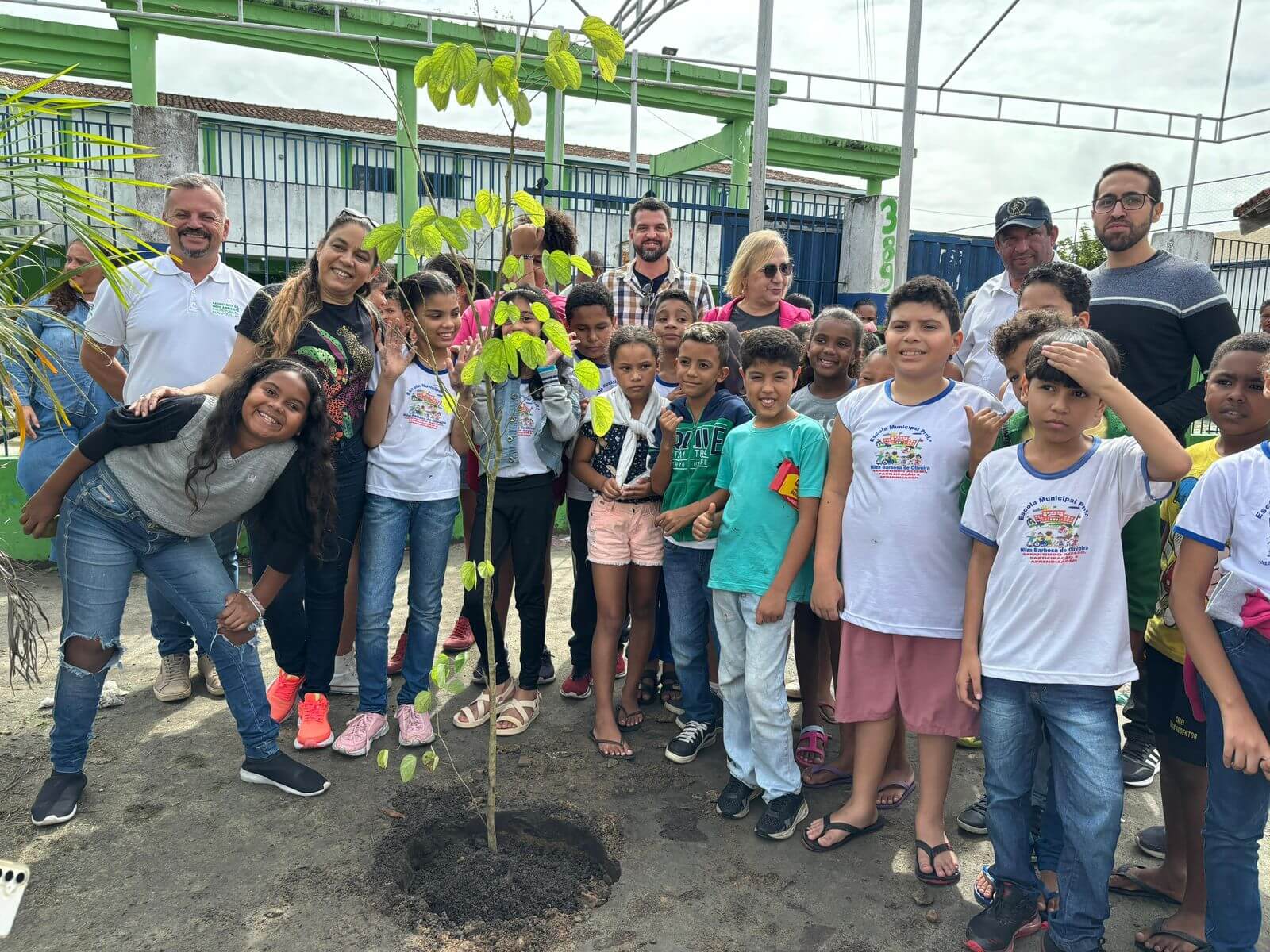 Prefeitura de Eunápolis realiza ação para celebrar o Dia Mundial do Meio Ambiente na escola Nilza Barbosa 6