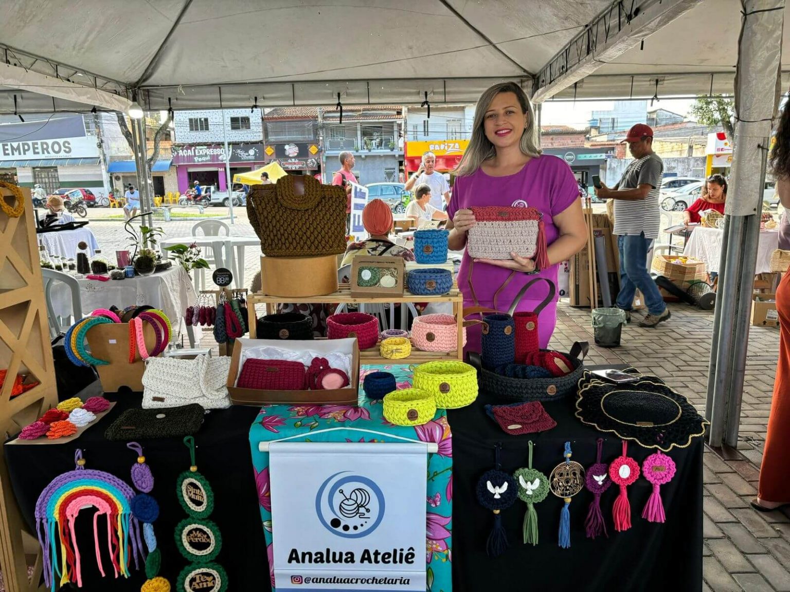 Com o apoio da Prefeitura, Feira de Artesanato movimenta o bairro Pequi em Eunápolis 4