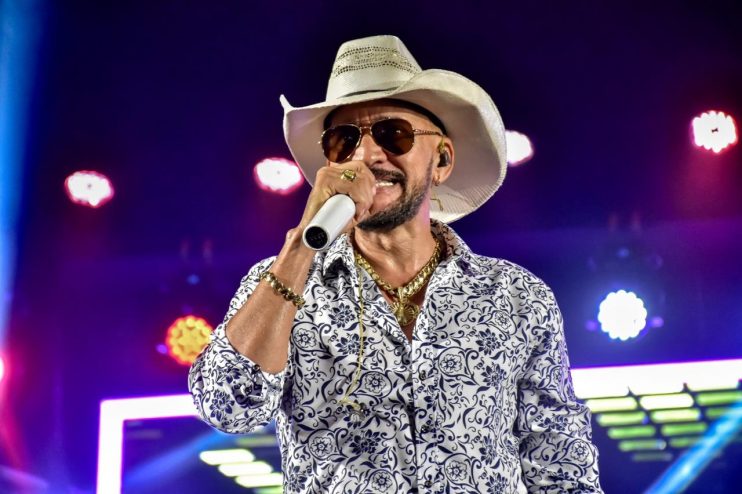 SÃO JOÃO: Luan Santana leva multidão à Passarela da Cultura 12