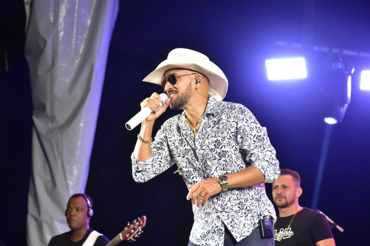 SÃO JOÃO: Luan Santana leva multidão à Passarela da Cultura 11