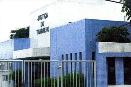 Vara do Trabalho de Eunápolis inaugura iluminação temática de conscientização a saúde das pessoas Vara do Trabalho de Eunápolis inaugura iluminação temática de conscientização a saúde das pessoas 12