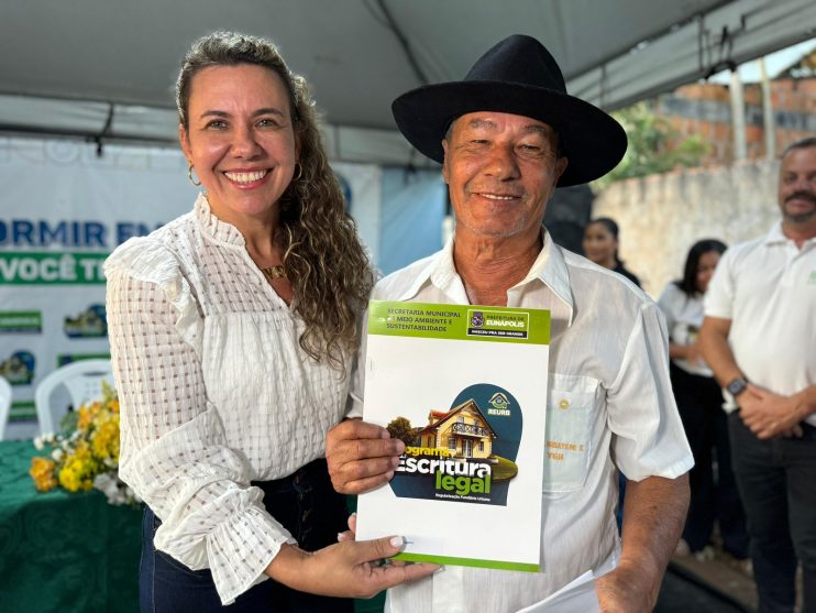 Cordélia segue beneficiando as famílias eunapolitanas e entrega mais títulos de propriedade no bairro Vila Olímpica 24