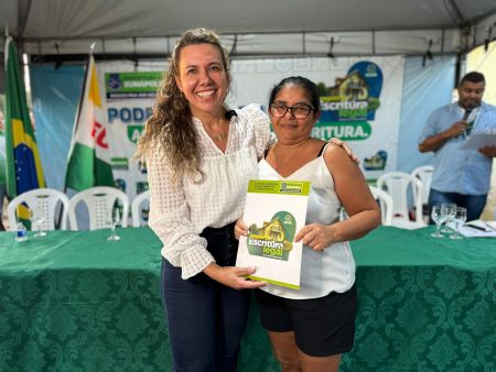 Cordélia segue beneficiando as famílias eunapolitanas e entrega mais títulos de propriedade no bairro Vila Olímpica 4