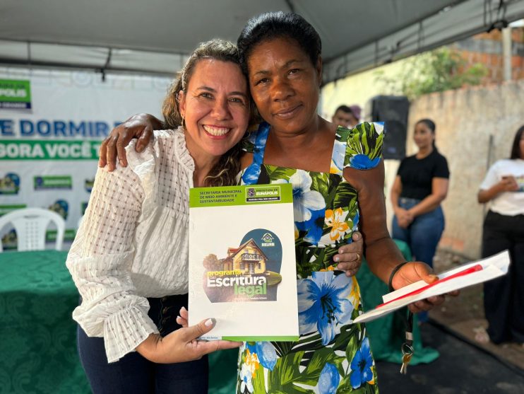 Cordélia segue beneficiando as famílias eunapolitanas e entrega mais títulos de propriedade no bairro Vila Olímpica 23
