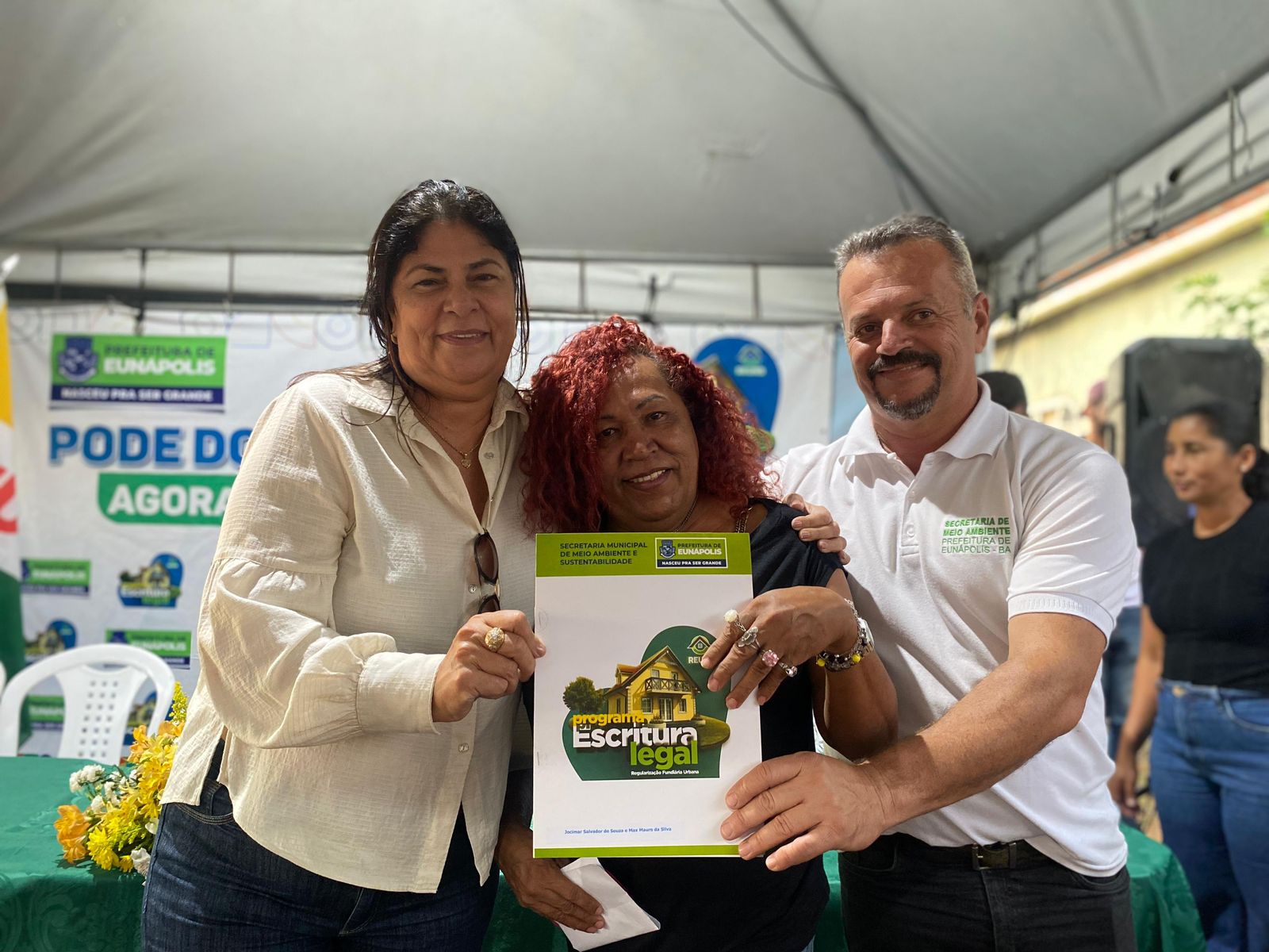 Cordélia segue beneficiando as famílias eunapolitanas e entrega mais títulos de propriedade no bairro Vila Olímpica 19