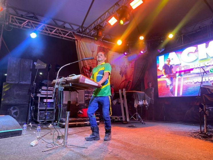 Vila do Forró: abertura oficial é realizada nos bairros Pequi e Juca Rosa com total apoio da Prefeitura de Eunápolis e atrai multidão 13