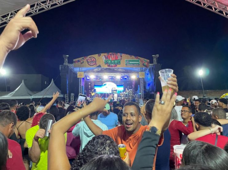 Vila do Forró: abertura oficial é realizada nos bairros Pequi e Juca Rosa com total apoio da Prefeitura de Eunápolis e atrai multidão 23