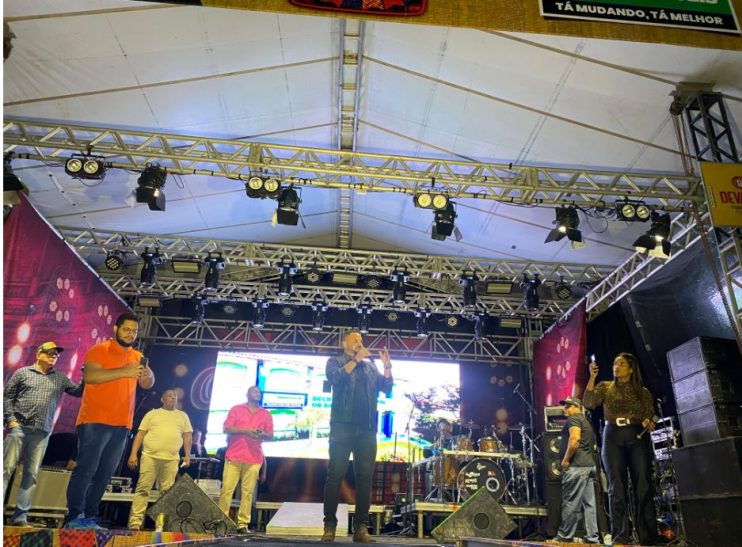 Vila do Forró: abertura oficial é realizada nos bairros Pequi e Juca Rosa com total apoio da Prefeitura de Eunápolis e atrai multidão 19