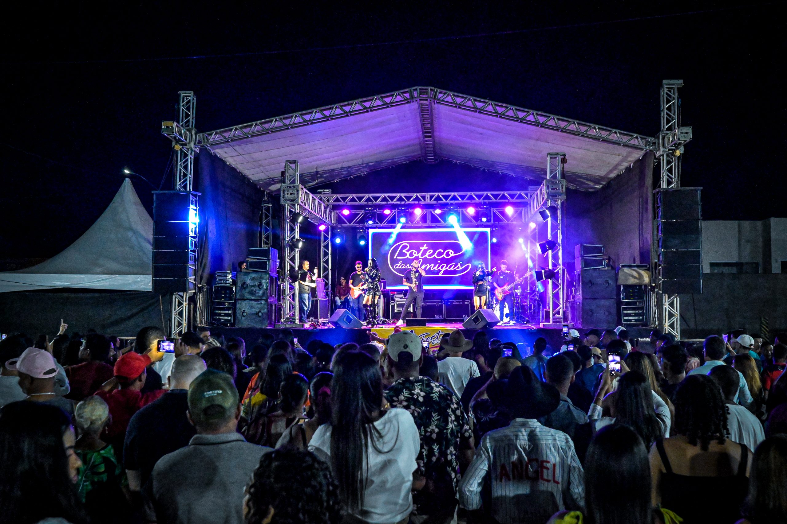 1º Cansanção Fest contou com show de Osnir Alves e Boteco das Amigas 4