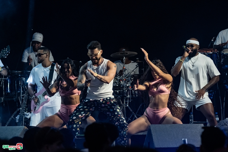 PAPAZONI 03-07-24 (129) Papazoni explodiu! Em plena quarta-feira mais de 5 mil pessoas no show da banda em Porto Seguro 123