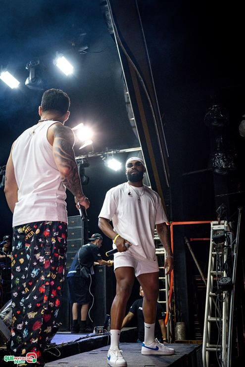 PAPAZONI 03-07-24 (198) Papazoni explodiu! Em plena quarta-feira mais de 5 mil pessoas no show da banda em Porto Seguro 191