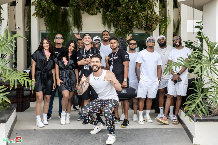 PAPAZONI 03-07-24 (21) Papazoni explodiu! Em plena quarta-feira mais de 5 mil pessoas no show da banda em Porto Seguro 27