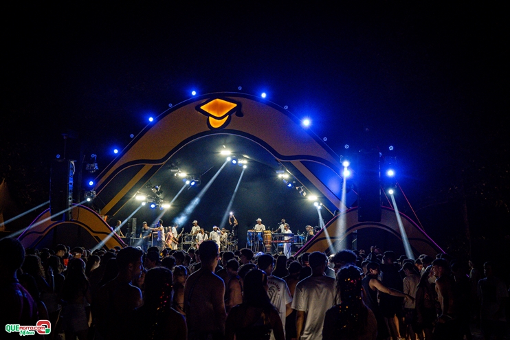 PAPAZONI 03-07-24 (226) Papazoni explodiu! Em plena quarta-feira mais de 5 mil pessoas no show da banda em Porto Seguro 219